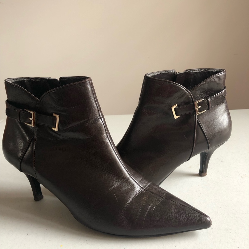 Bandolino Pointed Toe Brown Booties w/Decorative Side Buckle